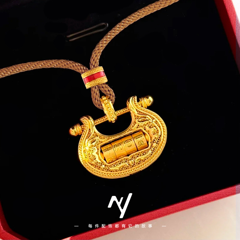 Women Bags Vietnam - Collana con ciondolo a forma di